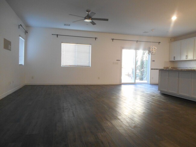 Building Photo - Spacious 4-Bedroom Home in Gated North Las...