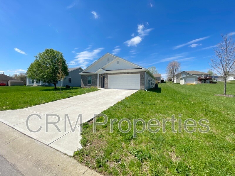 2216 Roaming Hills Dr, Richmond, IN 47374 House Rental in Richmond