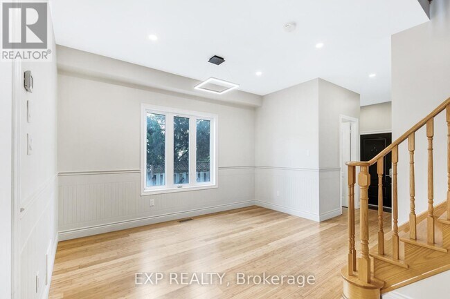 Photo du bâtiment - 915 Oaktree Crescent