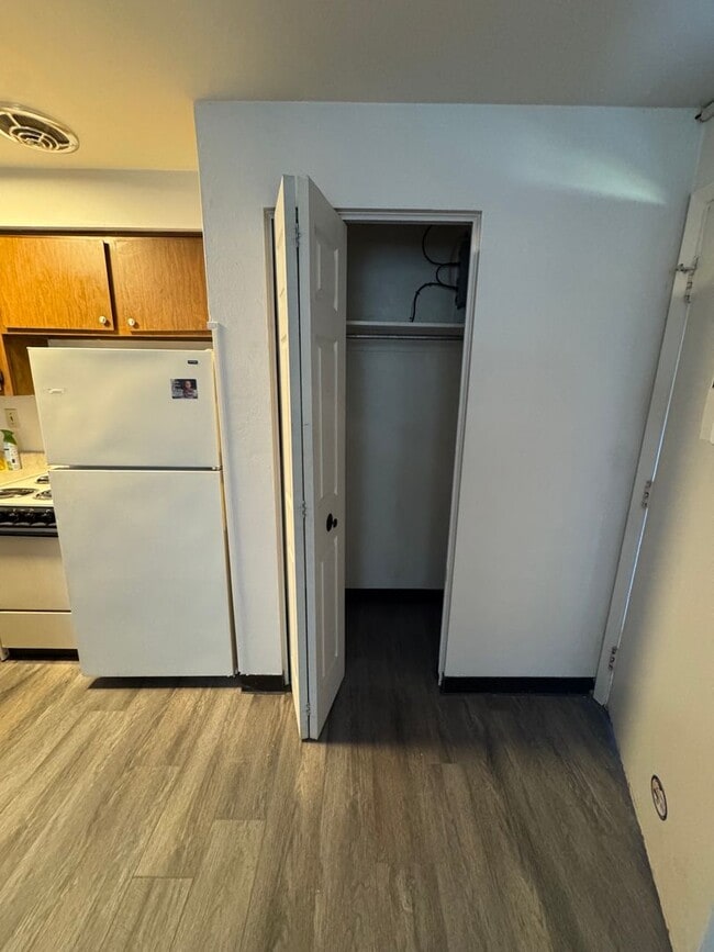 Building Photo - Moon Twp - 1 Bed 1 Bath - Tree Top Manor