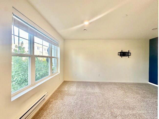 Building Photo - 503 Acadia Ave