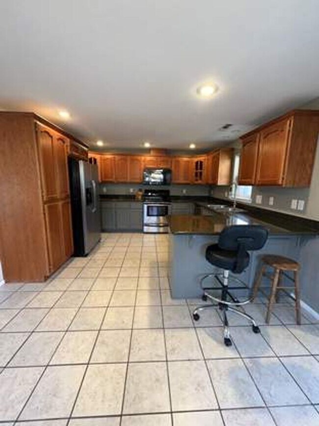 Foto del edificio - Coming Soon! 3 Bed 3 Bath located in Medford