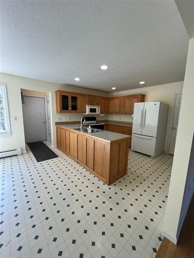 Building Photo - Beautiful 3 Bedroom House to rent @ Neck R...