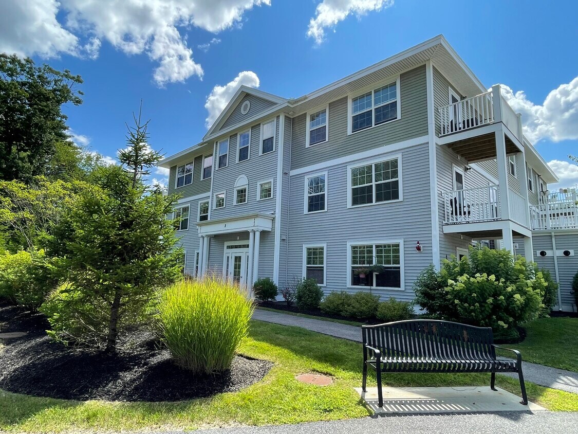 Carrier Woods Apartments Apartments in Scarborough, ME