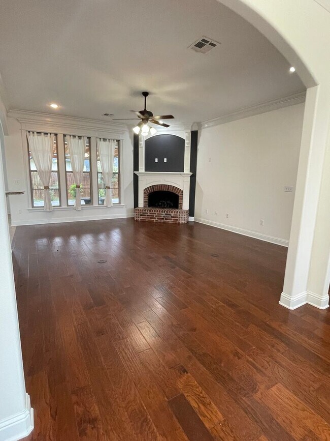 Building Photo - 4 Bedroom in North Bossier Gated Community...