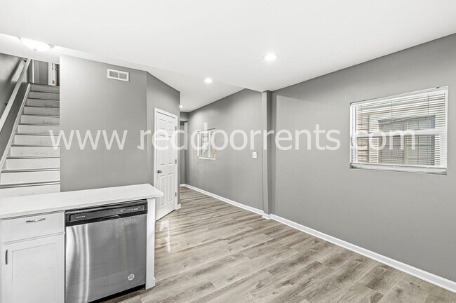 Building Photo - MOVE IN SPECIAL: HALF OFF THE FIRST MONTH’...