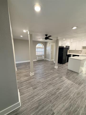 Building Photo - 1000 W Spring Valley Rd