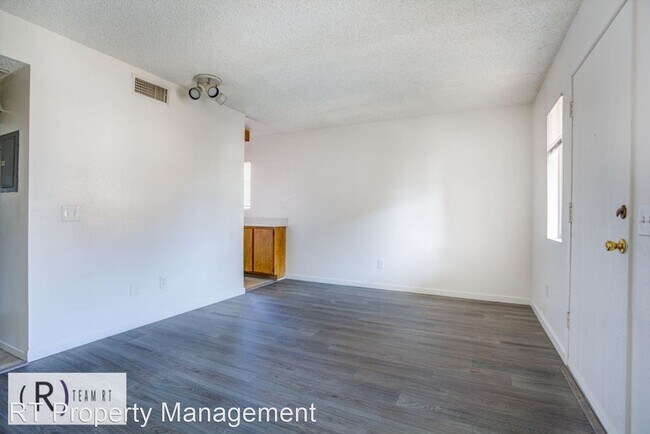 Foto del edificio - 1 br, 1 bath House - 3703 Country Oaks Loo...