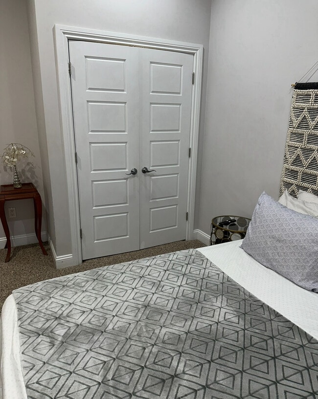 Building Photo - 288 Hendrix St