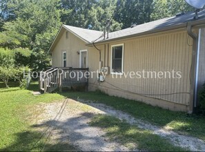 Building Photo - 84 Matthews St