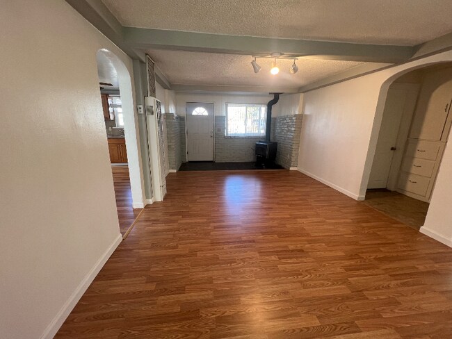 Foto del edificio - 1674 Laveta St