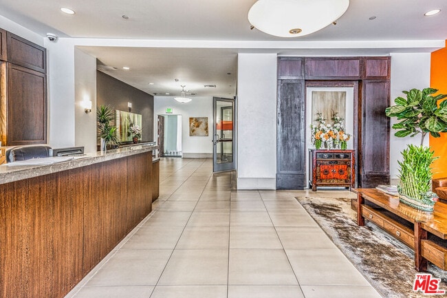 Building Photo - 3223 W 6th St