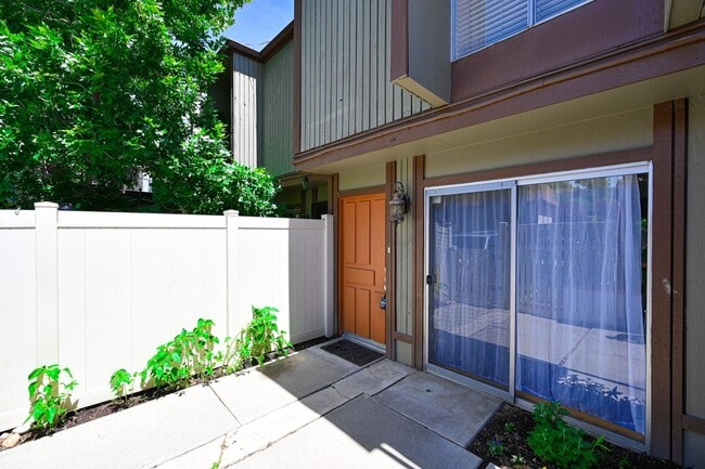 Building Photo - 5407 S Willow Ln
