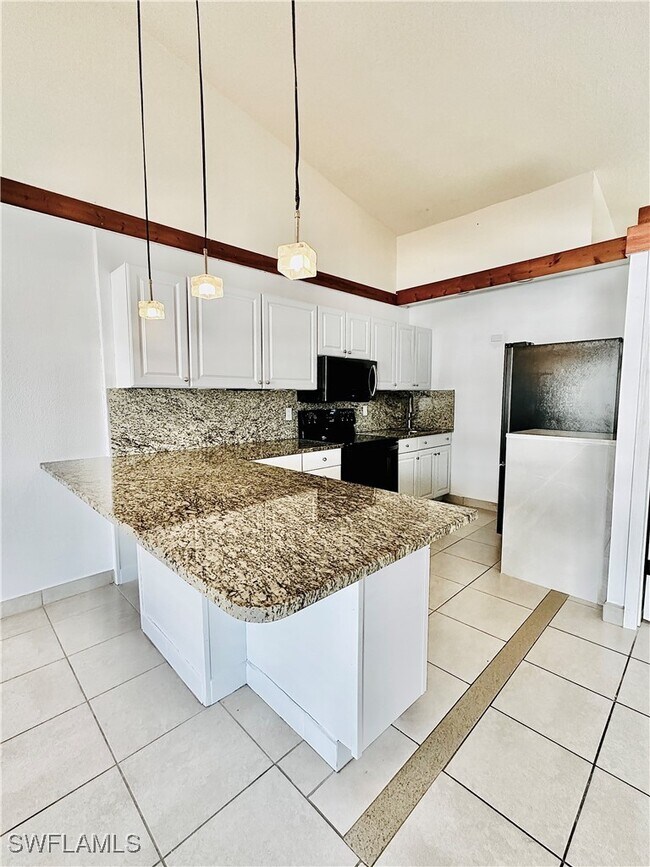 Foto del edificio - 826 Wiggins Pass Rd