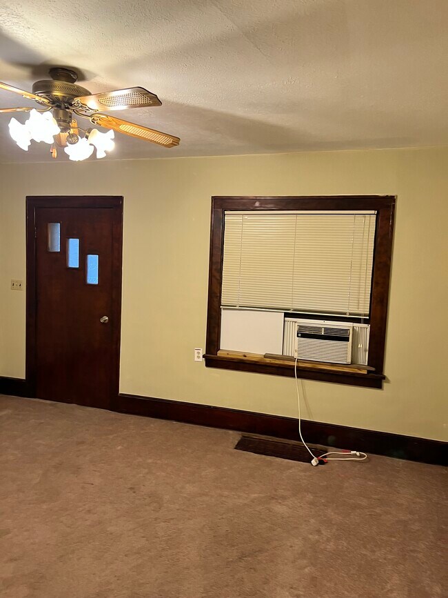 Foto del edificio - 4351 Dover Center Rd