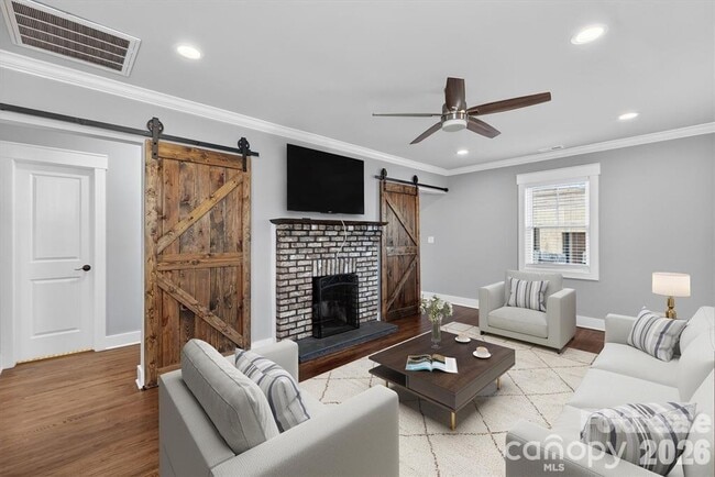 Building Photo - 307 E Peterson Dr