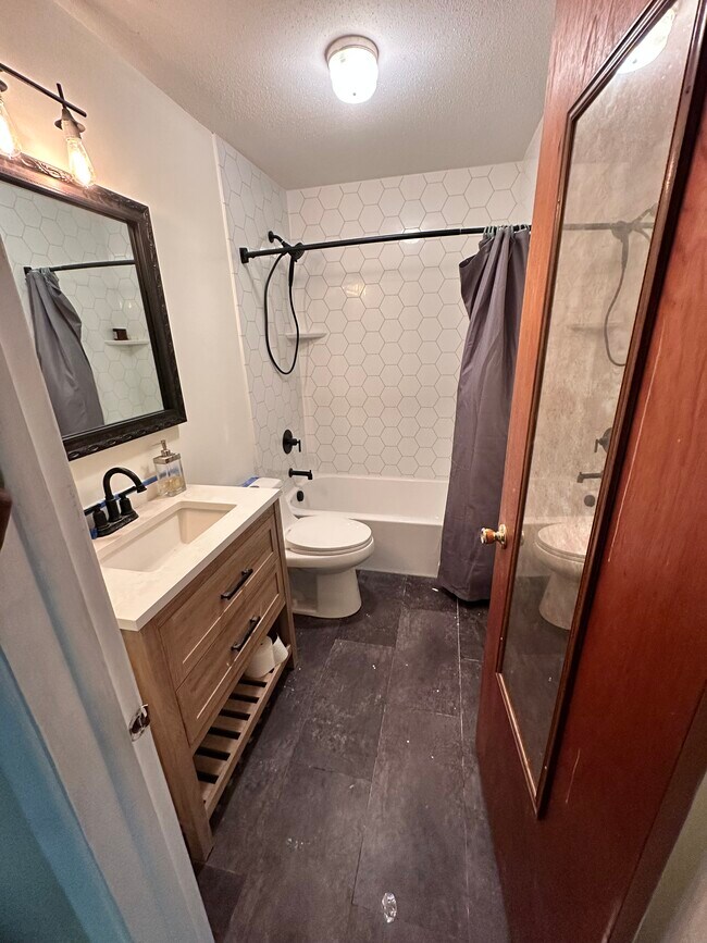 Building Photo - 213 Baxter Rd