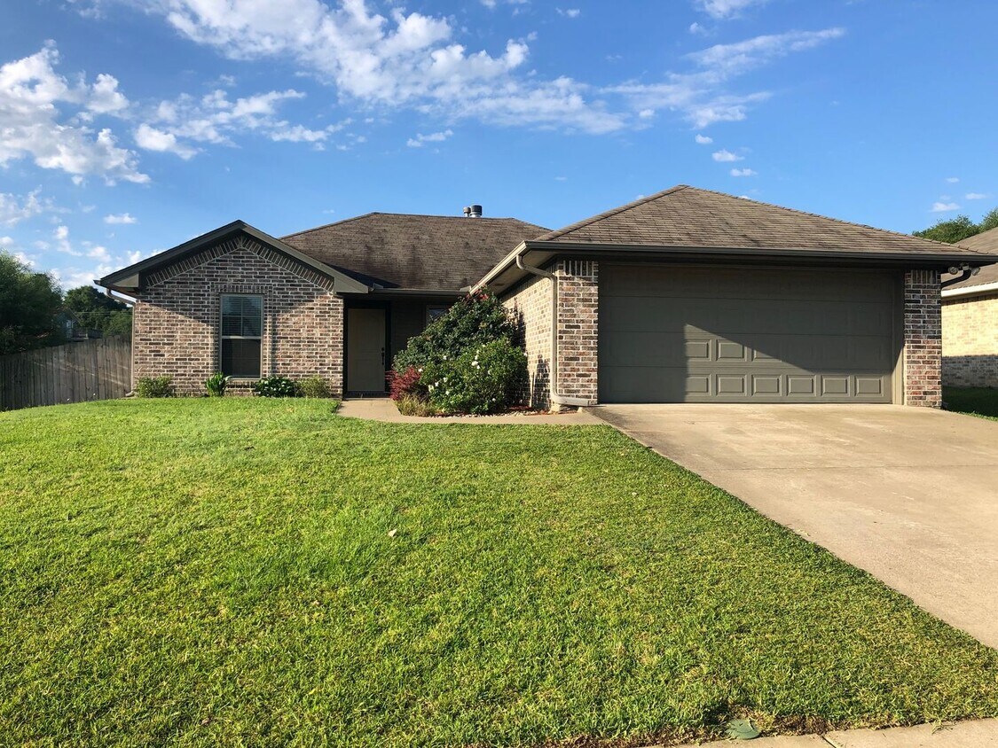 Foto principal - 11636 Three Chimneys Dr.