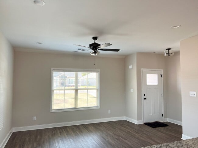 Building Photo - Beautiful 4BD/2BA Home with Open Floor Pla...