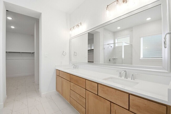 Foto del edificio - 14314 Olive Hbr Trl
