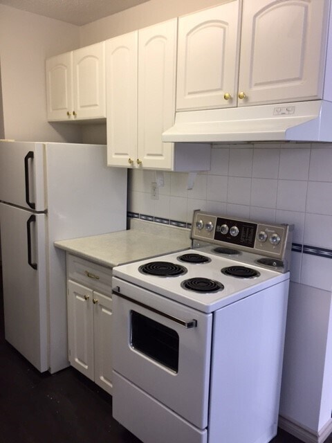 Photo du bâtiment - 1 Bed 1 Bath Unit in Edmonton, AB