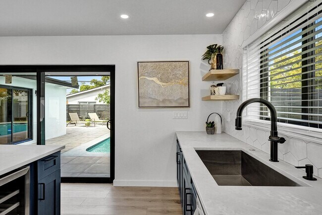 Foto del edificio - 5501 NE 18th Terrace