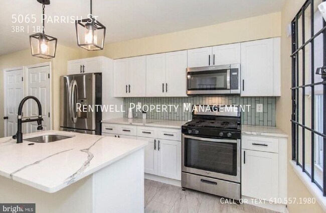 Building Photo - 5065 Parrish St