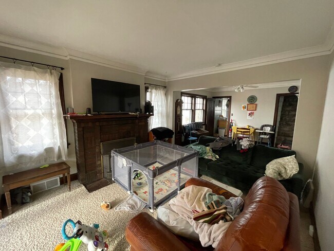 Foto del edificio - AVAILABLE JULY - 3 BEDROOM/1.5 BATHROOM HOME
