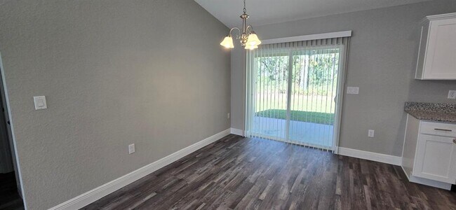 Building Photo - 217 Oak Ln Cir