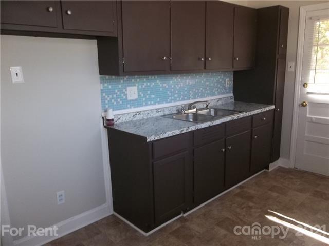 Building Photo - 2829 Irby Dr