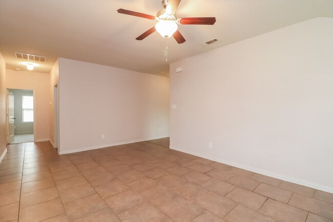 Foto del edificio - 7648 Hollow Point Dr