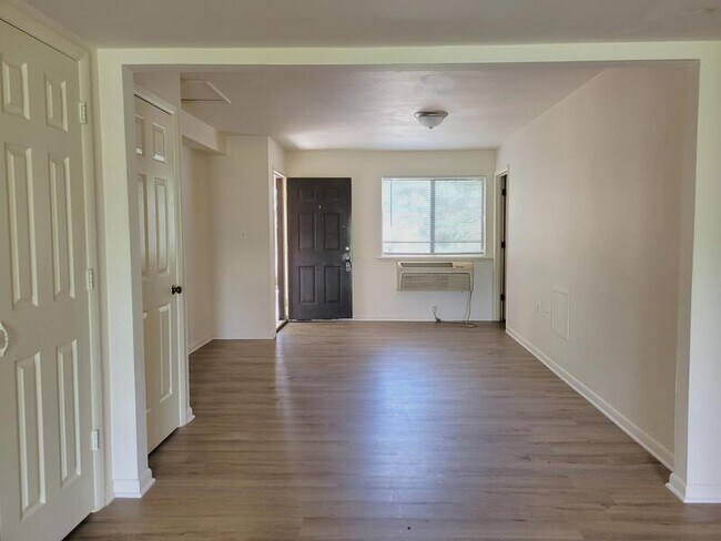 Foto del edificio - 292 Alleghany Spring Rd