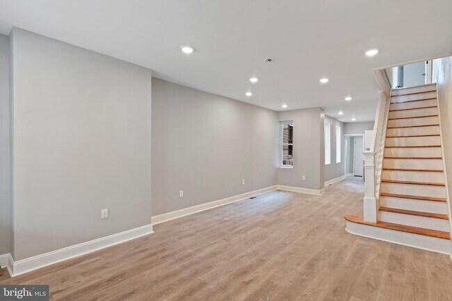 Building Photo - 5938 N Beechwood St