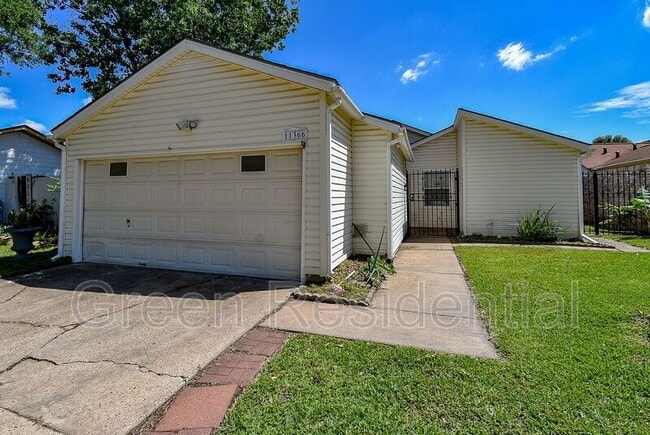 Building Photo - 11366 Oakcenter Dr