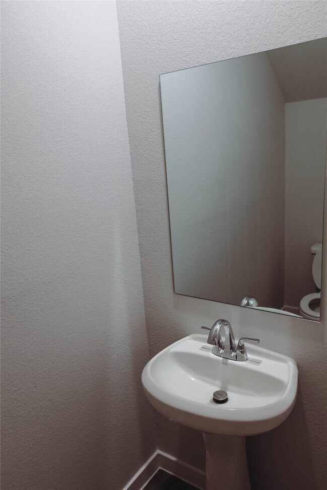 Building Photo - 211 Forest W St