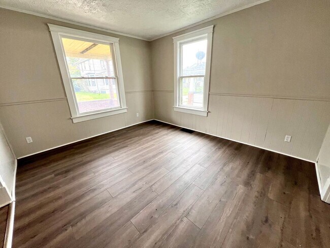 Building Photo - New Castle - 3 Bedroom 1 Bathroom - Just R...