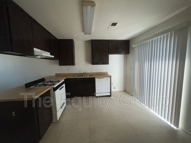 Building Photo - 10949 Thompson Dr