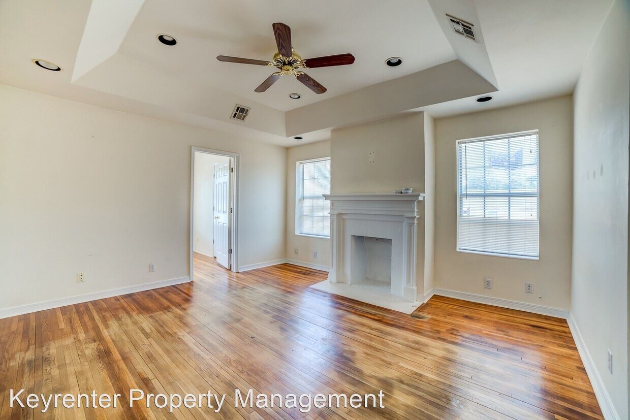 Foto principal - 404 E 12th St