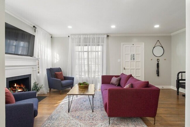 Building Photo - EXPO's Cheerful 4-Bed w/Firepit Cherry St,...