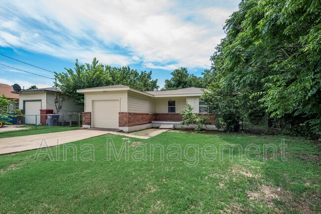 Building Photo - 2450 Glenfield Ave