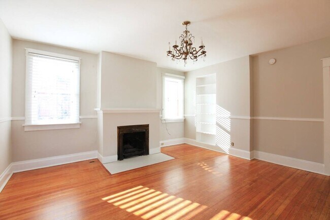 Foto del edificio - 648 University Ave