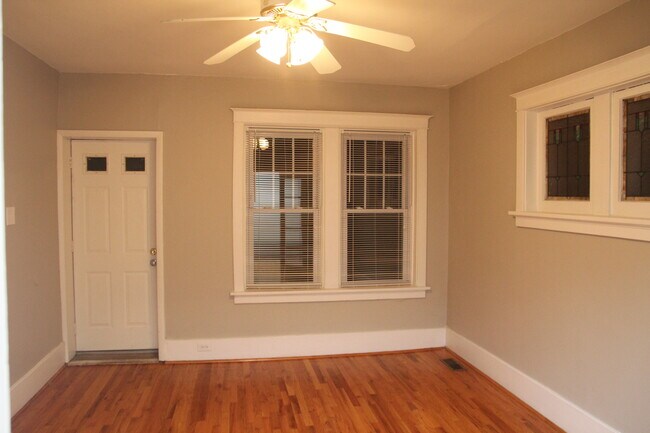 Foto del edificio - 6516 Clayton Ave
