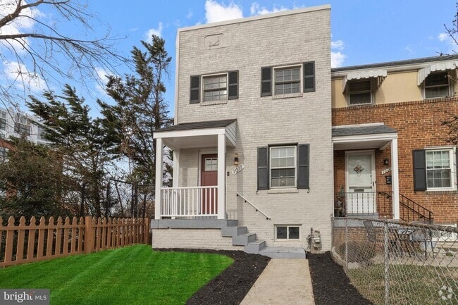 Building Photo - 1011 Bashford Ln
