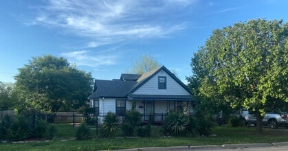 Building Photo - 1515 NW Arlington Ave