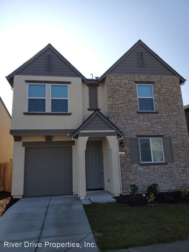 Primary Photo - 4 br, 2.5 bath House - 204 Shafer Ave