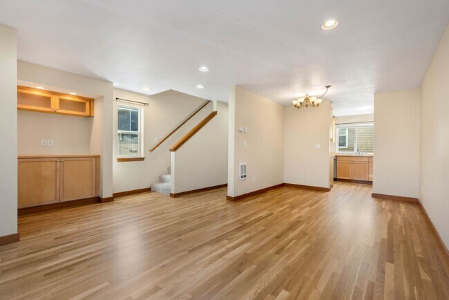 Foto del edificio - 3 bedroom/ 2.5 bathroom townhouse in Licton Springs