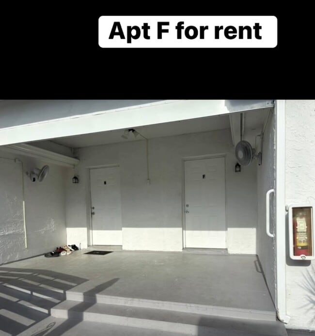 Shared patio - 209 NW 28th Ave