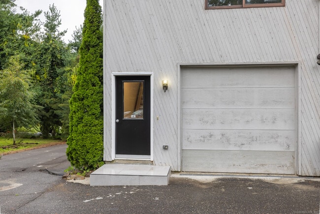 Building Photo - 147 Chestnut Tree Hill Rd