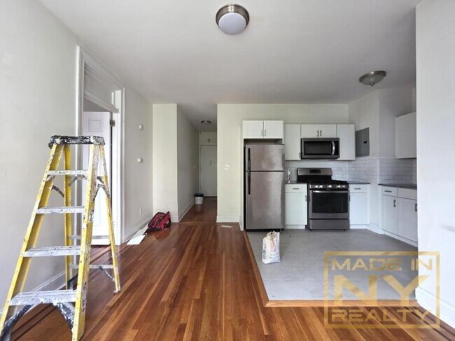 Foto del edificio - 1 bedroom in ASTORIA NY 11106