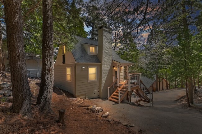 Building Photo - 320 Hillside Rd